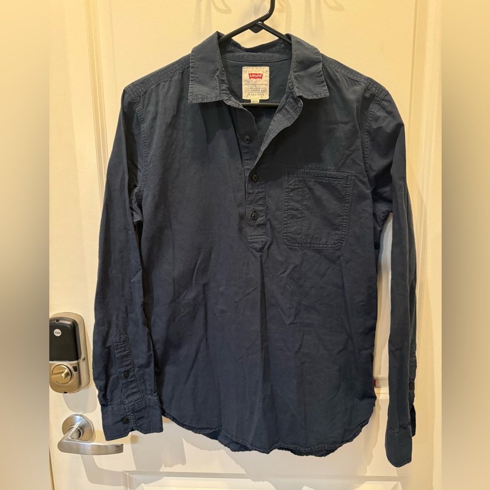 Levi's long sleeve tunic-style button down - Size Small